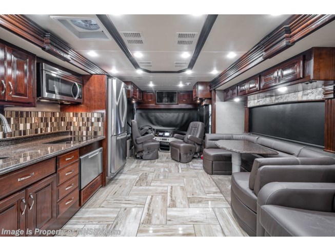 2018 Fleetwood Discovery LXE 40G - Used Diesel Pusher For Sale by Motor Home Specialist in Alvarado, Texas
