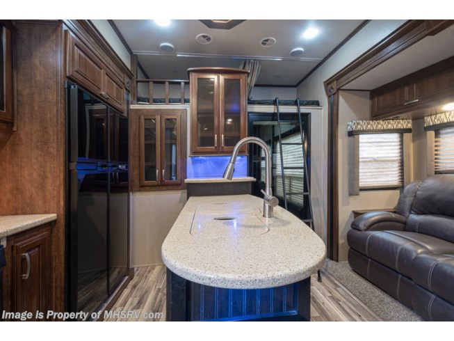2014 Grand Design Momentum 355TH - Used Fifth Wheel For Sale by Motor Home Specialist in Alvarado, Texas