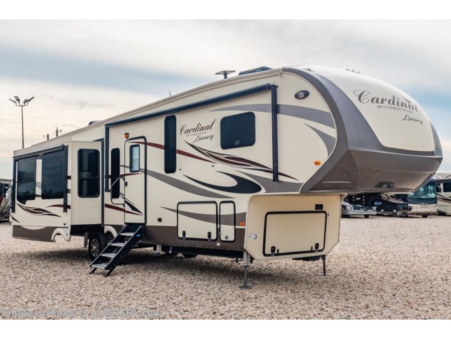 Used 2018 Forest River Cardinal 3456RLX available in Alvarado, Texas
