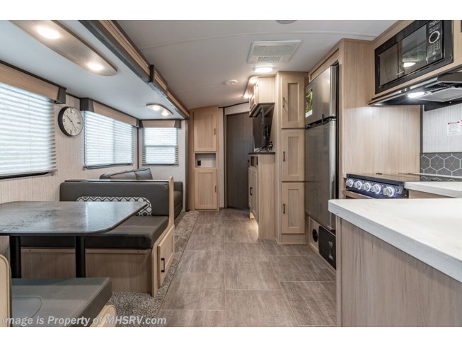 2021 Cruiser RV Radiance Ultra-Lite 32BH - New Travel Trailer For Sale by Motor Home Specialist in Alvarado, Texas