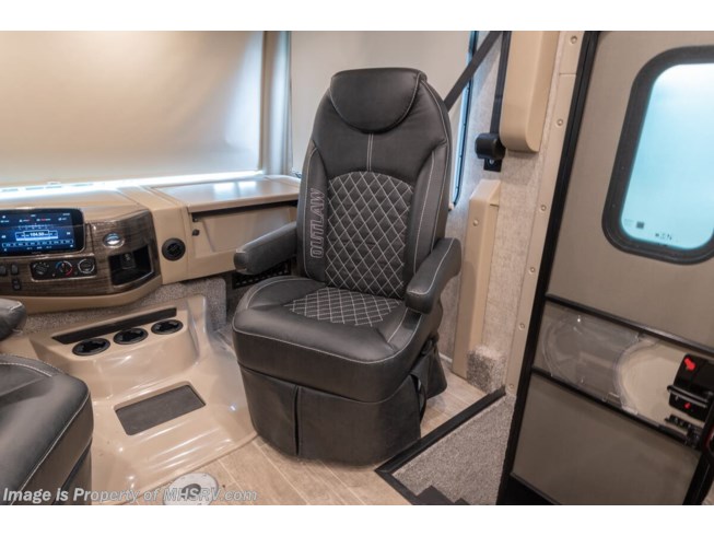 2021 Outlaw 38MB by Thor Motor Coach from Motor Home Specialist in Alvarado, Texas