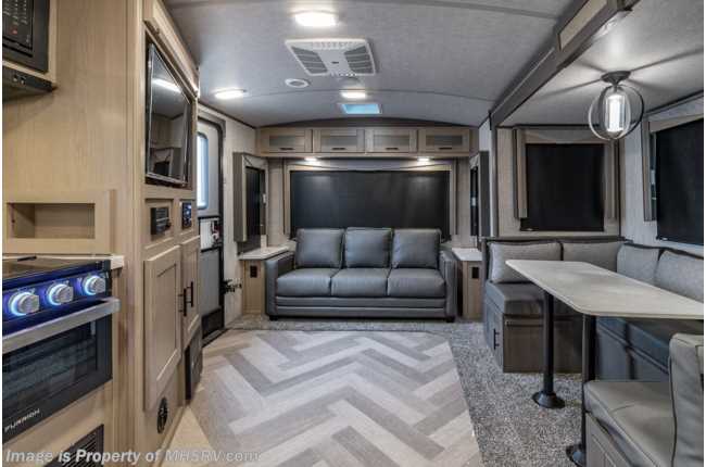 2021 Twilight RV TWS 2500 W/ King Bed, 15K A/C, Stabilizer Jacks