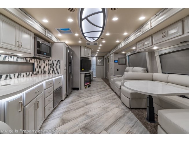 38 Rv 2021 Fleetwood Discovery 38K #JFW072962810 - For Sale in Alvarado, TX