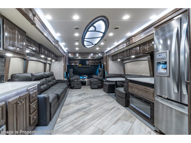 2022 Fleetwood Discovery LXE 44S - New Diesel Pusher For Sale by Motor Home Specialist in Alvarado, Texas