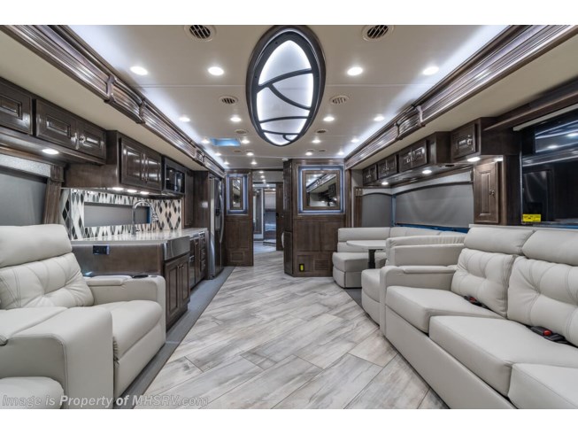 2022 Discovery LXE 44B by Fleetwood from Motor Home Specialist in Alvarado, Texas