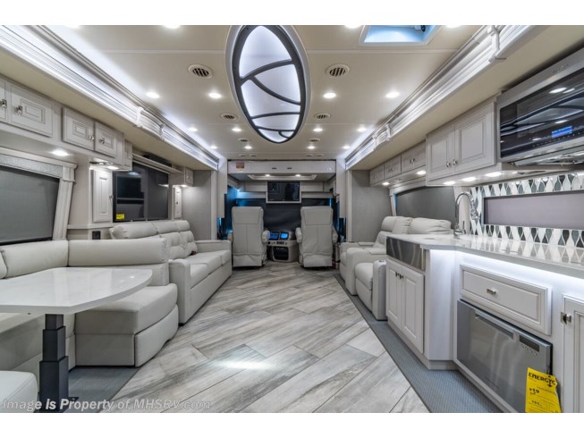 2022 Fleetwood Discovery LXE 44B - New Diesel Pusher For Sale by Motor Home Specialist in Alvarado, Texas