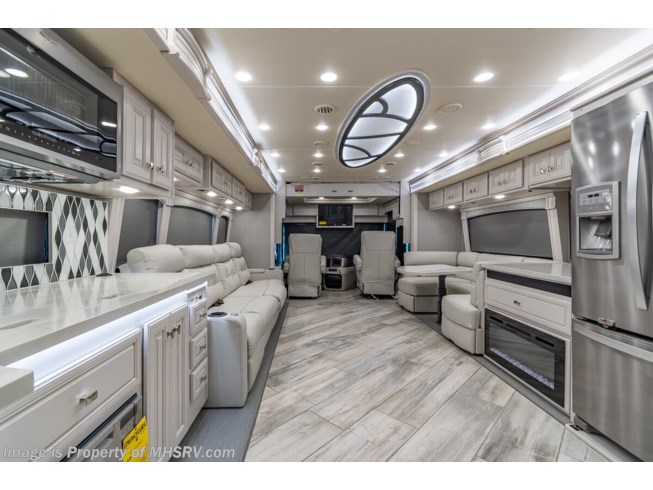 2022 Fleetwood Discovery LXE 44S - New Diesel Pusher For Sale by Motor Home Specialist in Alvarado, Texas