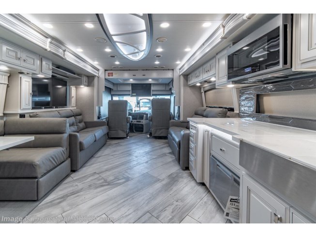 2022 Fleetwood Discovery LXE 40M - New Diesel Pusher For Sale by Motor Home Specialist in Alvarado, Texas