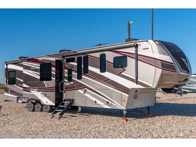 Used 2017 Dutchmen Voltage Epic 3970 available in Alvarado, Texas