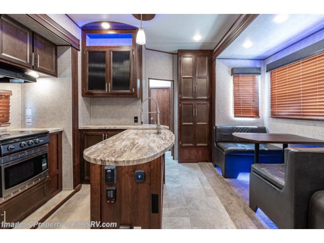 2018 Forest River Vengeance 422V12 - Used Fifth Wheel For Sale by Motor Home Specialist in Alvarado, Texas