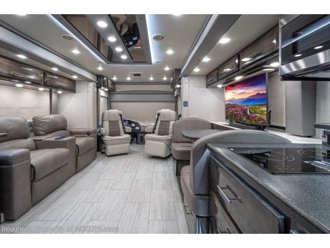 2022 Realm FS450 Luxury Suite Side Bath (LSSB) W/ Theater Seat by Foretravel from Motor Home Specialist in Alvarado, Texas
