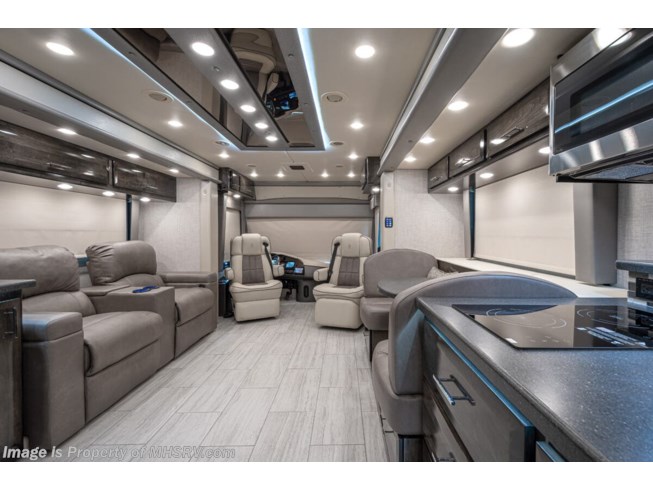2022 Realm FS450 Luxury Suite Side Bath (LSSB) W/ Theater Seat by Foretravel from Motor Home Specialist in Alvarado, Texas