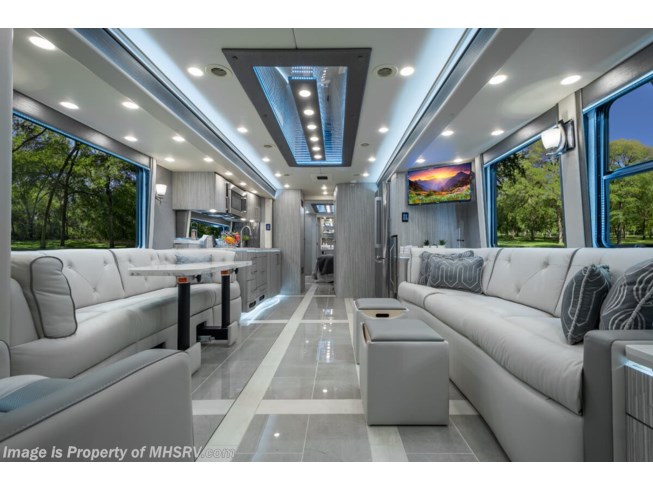 2022 Foretravel Realm Presidential Luxury Villa Master Suite (LVMS ...