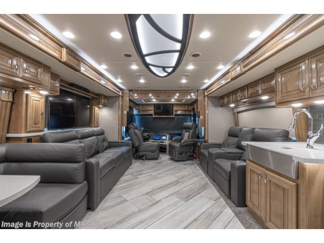 2020 Fleetwood Discovery LXE 44H - Used Diesel Pusher For Sale by Motor Home Specialist in Alvarado, Texas