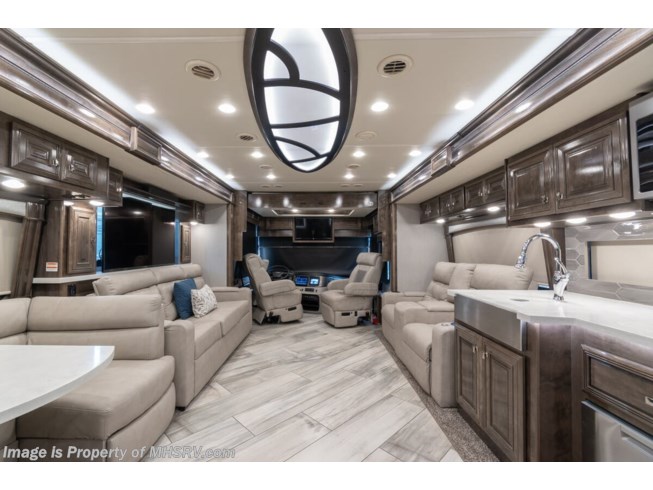 2021 Fleetwood Discovery LXE 44H - Used Diesel Pusher For Sale by Motor Home Specialist in Alvarado, Texas