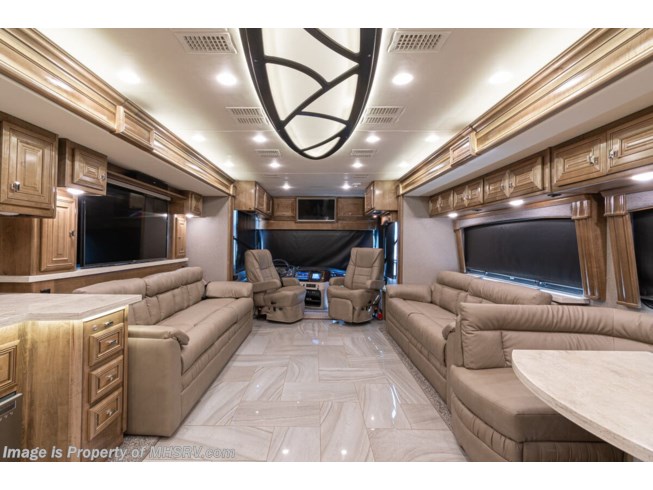 2019 Fleetwood Discovery LXE 44H - Used Diesel Pusher For Sale by Motor Home Specialist in Alvarado, Texas