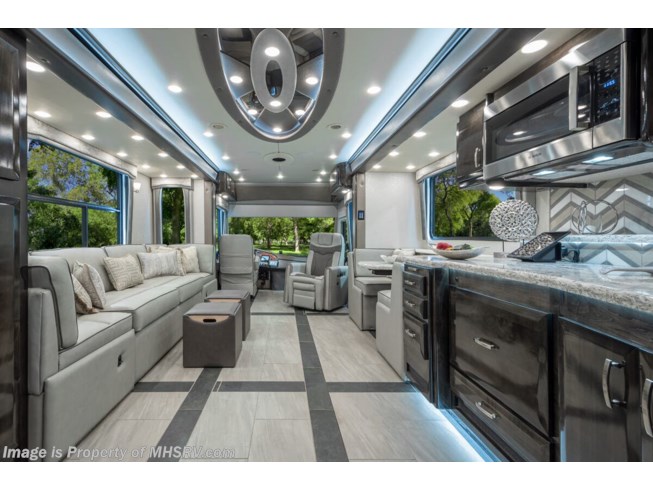 New 2022 Foretravel Realm FS605 Luxury Villa 2 (LV2) Bath & 1/2 available in Alvarado, Texas
