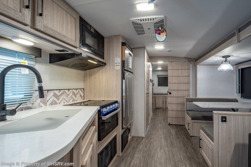 2022 Twilight RV TWS 3300 Bunk Model W/ Theater Seating, 50AMP, Dual A ...