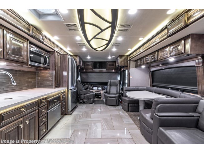 2019 Fleetwood Discovery LXE 40G - Used Diesel Pusher For Sale by Motor Home Specialist in Alvarado, Texas