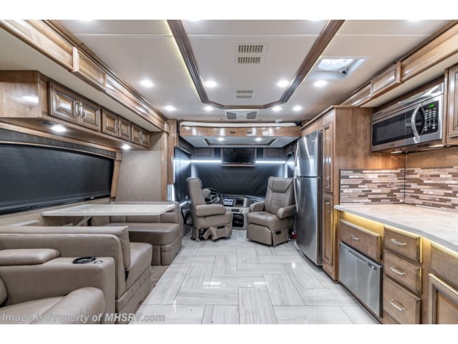 2019 Fleetwood Discovery 38N - Used Diesel Pusher For Sale by Motor Home Specialist in Alvarado, Texas