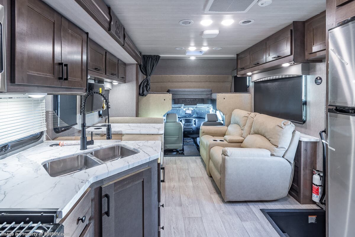 2023 Nexus Rebel 35R Bunk Model 4x4 International® CV™ Series Super C W ...