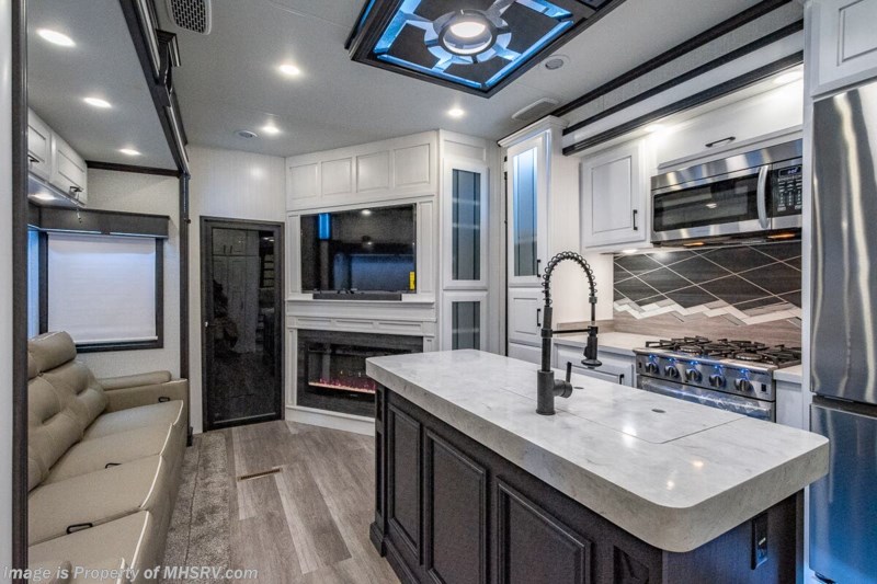 2023 DRV Full House LX455 Toy Hauler W/ Mor-Ryde Step Above Step ...