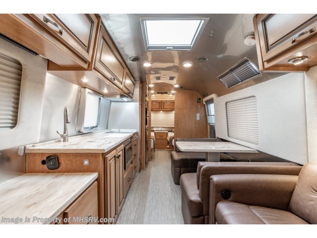 2020 Airstream 33FB - Used Travel Trailer For Sale by Motor Home Specialist in Alvarado, Texas