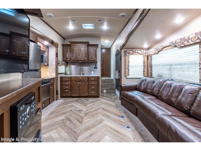 2016 Forest River Silverback 37BH - Used Fifth Wheel For Sale by Motor Home Specialist in Alvarado, Texas
