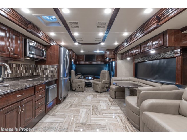 2018 Fleetwood Discovery 40G - Used Diesel Pusher For Sale by Motor Home Specialist in Alvarado, Texas