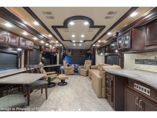 2014 Fleetwood Revolution LE 42G - Used Diesel Pusher For Sale by Motor Home Specialist in Alvarado, Texas