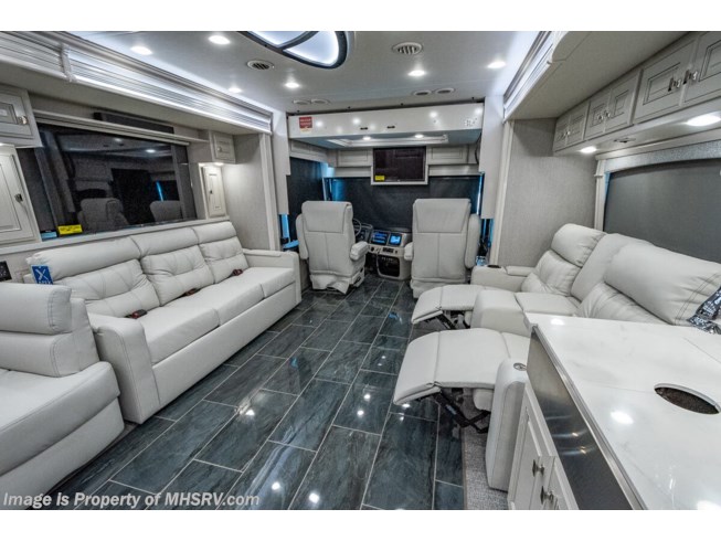 2023 Discovery LXE 44B by Fleetwood from Motor Home Specialist in Alvarado, Texas