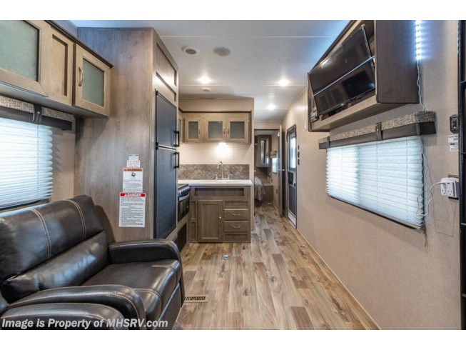 2020 Palomino Puma XLE 27RBQC - Used Travel Trailer For Sale by Motor Home Specialist in Alvarado, Texas