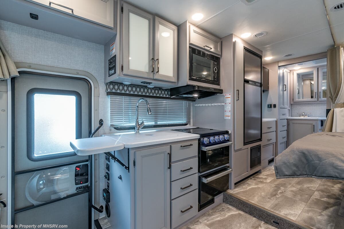 2022 Thor Motor Coach Quantum LC25 #37643A - For Sale in Alvarado, TX