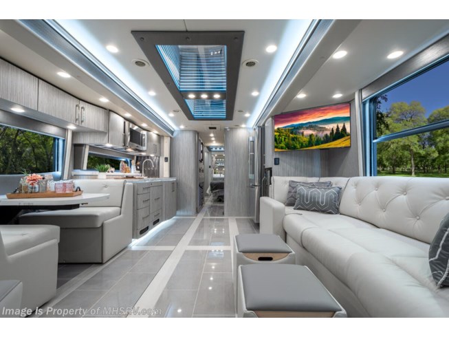 2024 Foretravel Realm Presidential Luxury Villa Bunk (LVB) W/Spa & 2 ...