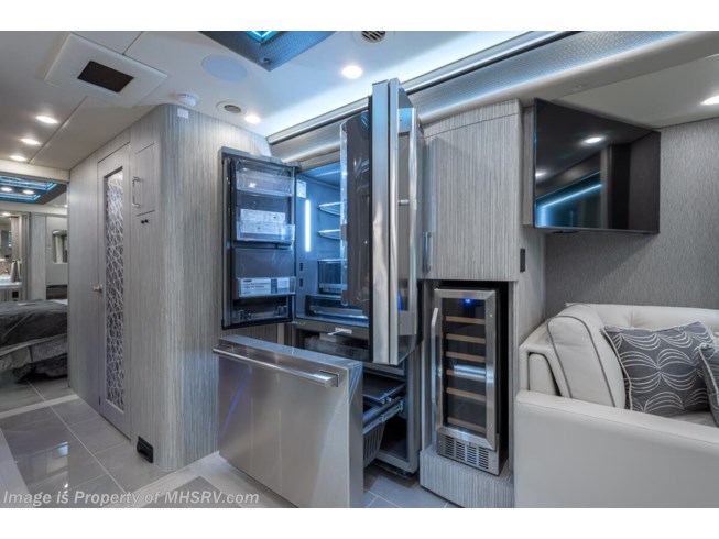 2024 Foretravel Realm Presidential Luxury Villa Bunk (LVB) W/Spa & 2 ...