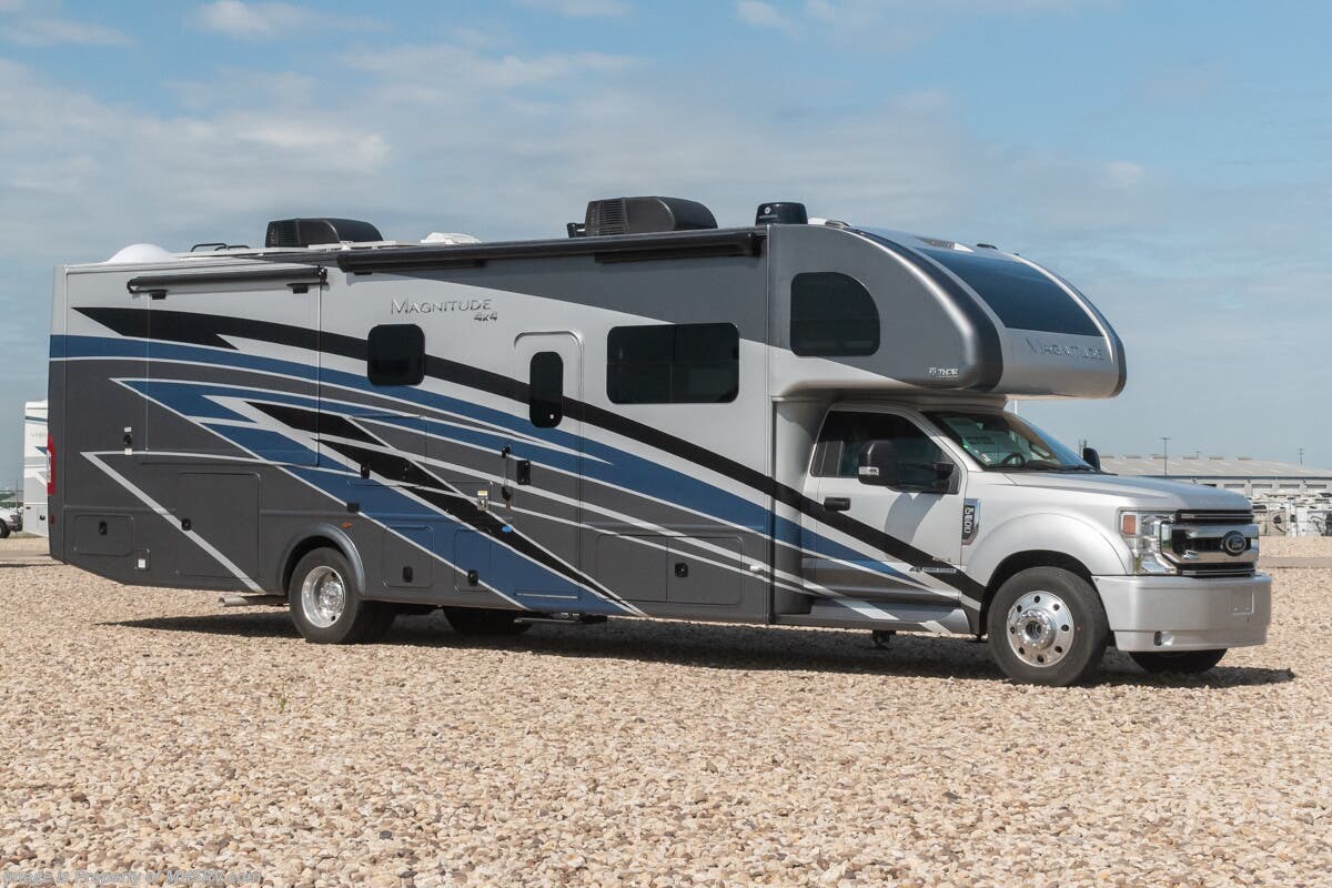 2024 Thor Motor Coach Magnitude BT36 4x4 Bath & 1/2 330HP Diesel Super C RV for Sale in Alvarado