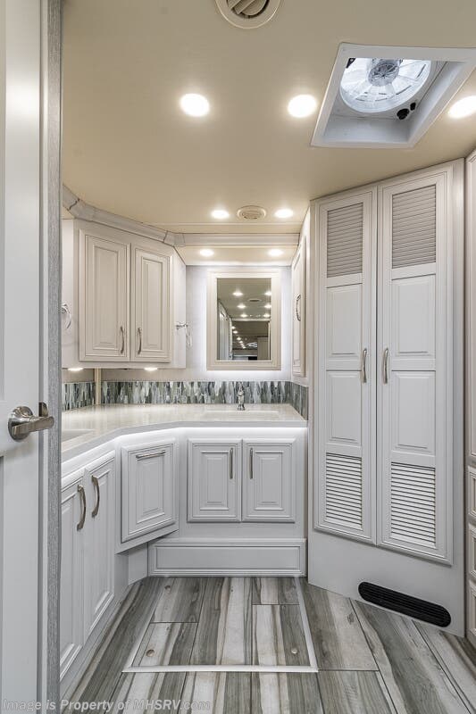 2021 Holiday Rambler Armada 44LE RV for Sale in Alvarado, TX 76009 MHS3092C