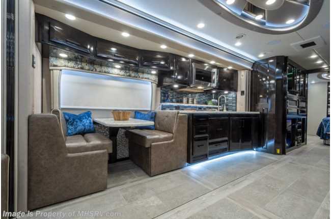 2024 Foretravel Realm FS605 Luxury Villa Bunk W/Spa (LVB) W/2 Full ...