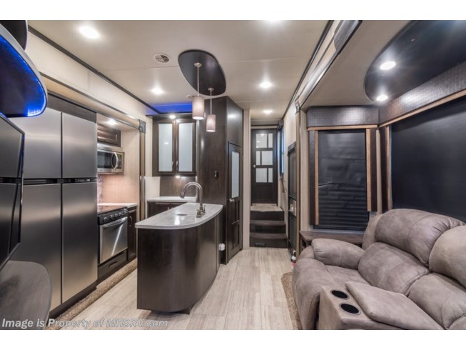 2017 Grand Design Momentum M-Class 350M - Used Fifth Wheel For Sale by Motor Home Specialist in Alvarado, Texas