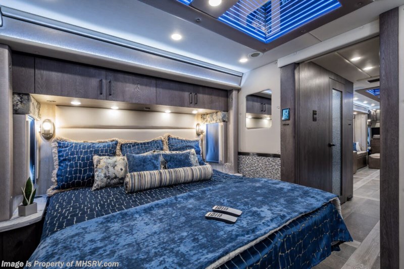 2025 Foretravel Realm Presidential Luxury Villa Bunk (LVB) Black Label ...