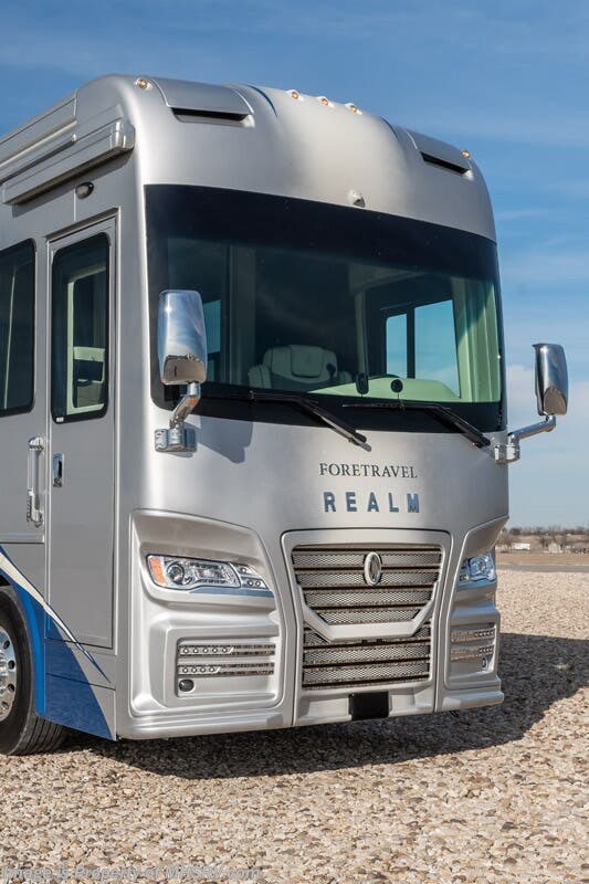 Rv Ralm 2025 Foretravel Realm FS605 Luxury Villa 2 (LV2) Bath & 1/2