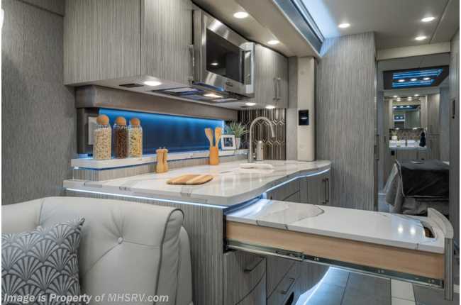 2025 Foretravel Realm Presidential Luxury Villa Master Suite (LVMS ...