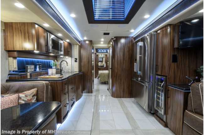 2025 Foretravel Realm Presidential Luxury Villa Master Suite (LVMS ...