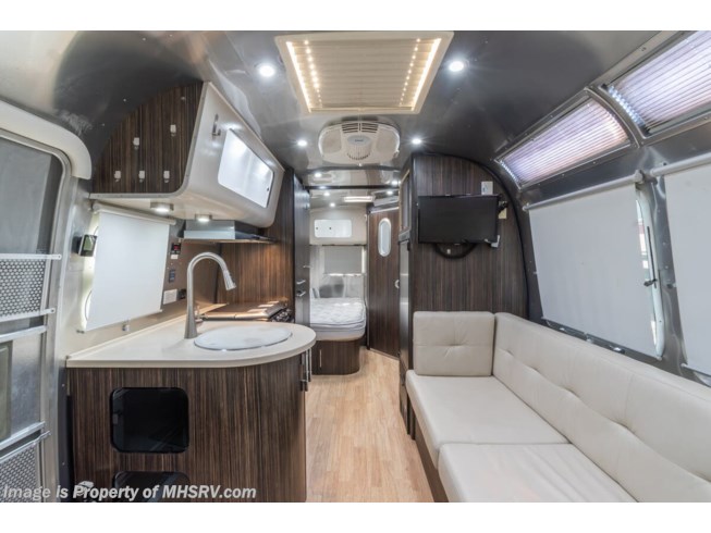 2015 Airstream International Signature 23D - Used Travel Trailer For Sale by Motor Home Specialist in Alvarado, Texas