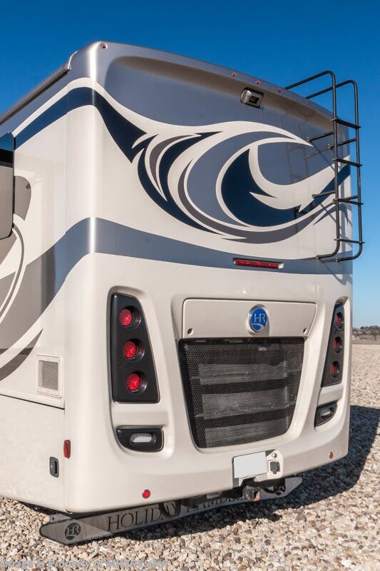 2015 Holiday Rambler Ambassador 38DBT Bath & 1/2 Model W/ 3 Camera ...