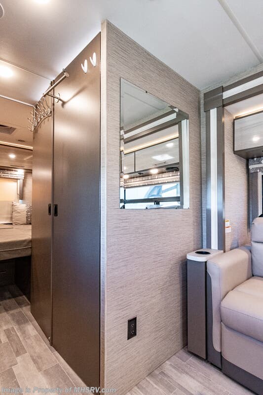 2022 Thor Motor Coach Axis RUV 24.1 RV W/ Stabilizer Jacks, Pwr. Patio ...