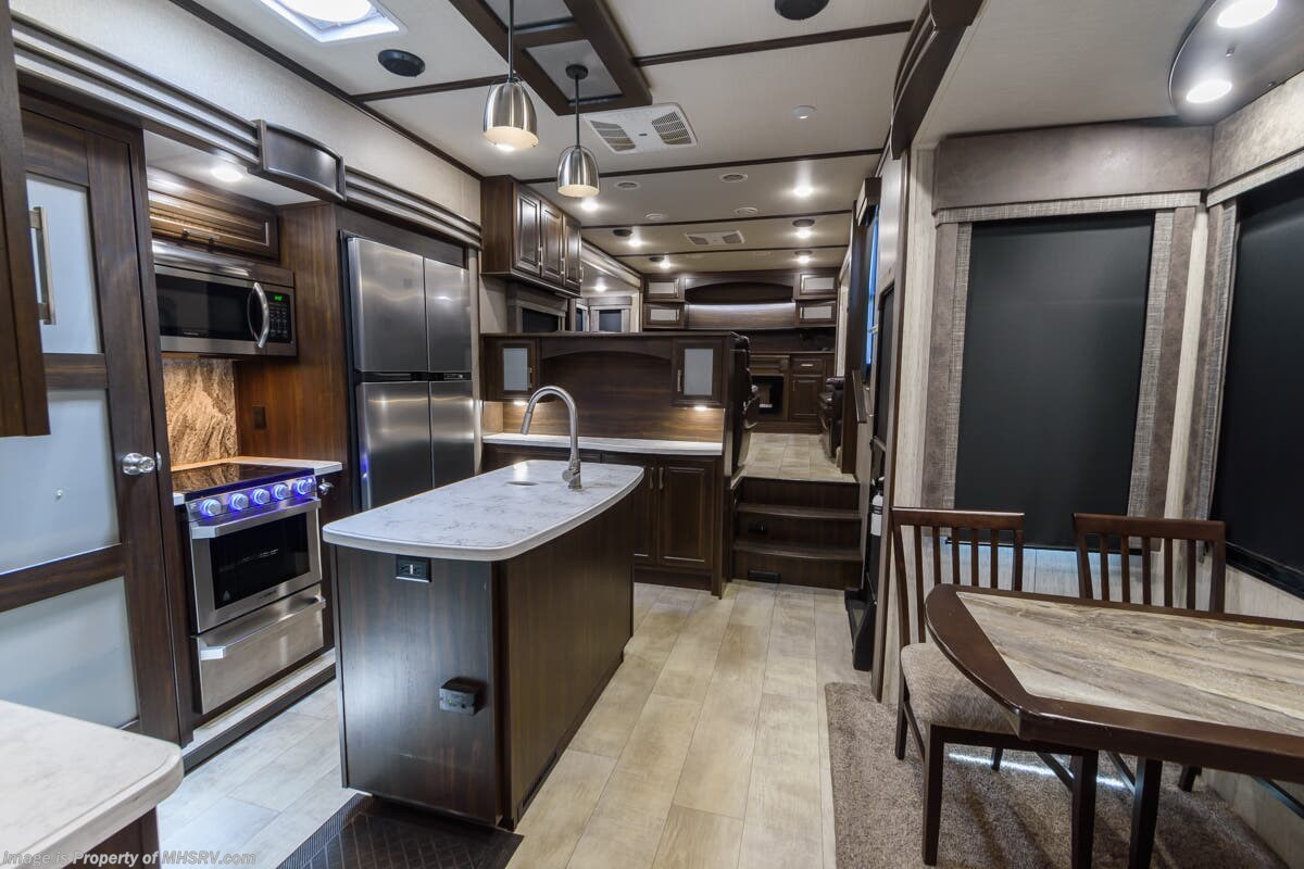 2019 Grand Design Momentum 376TH #MHSKA1210ATH - For Sale in Alvarado, TX
