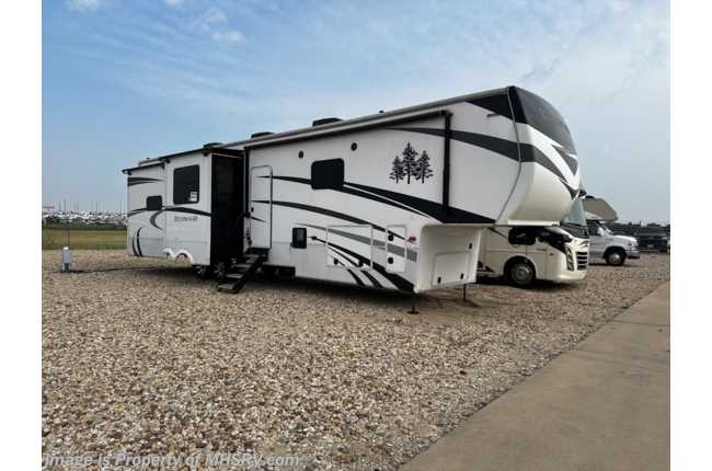 2020 Thor Redwood RW4001LK 5th Wheel W/ Theater Seats, King Bed, Auto Leveling Jacks, 4 Burner Range W/ Oven &amp; More