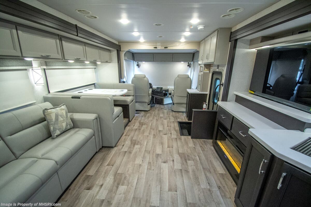 2026 Thor Motor Coach Palazzo GT 37.5 - New Diesel Pusher For Sale by Motor Home Specialist in Alvarado, Texas features Bath & 1/2