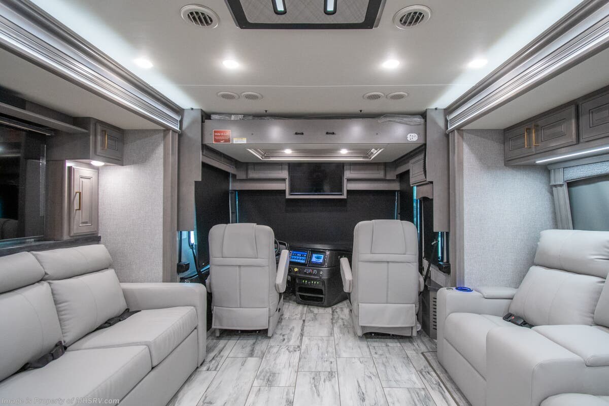 2026 Discovery LXE 44B by Fleetwood from Motor Home Specialist in Alvarado, Texas